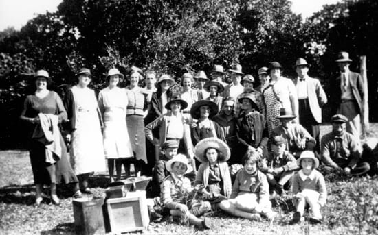 Holidaymakers Mp 1930s