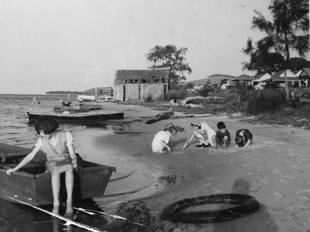Kids On Beach Gt 1935 Slq